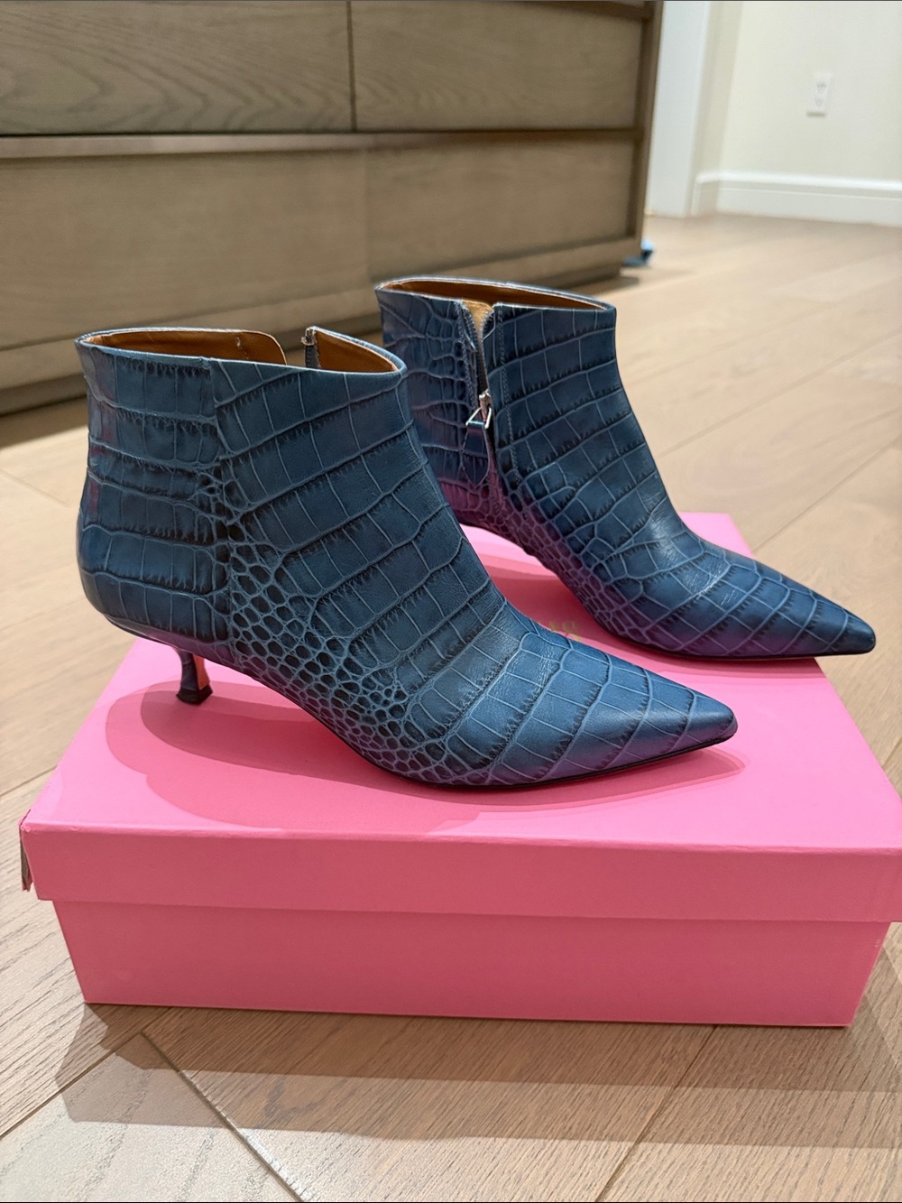 Women's Blue Croc-Embossed Pointed Toe Ankle Boots by Paris Texas sz 40
